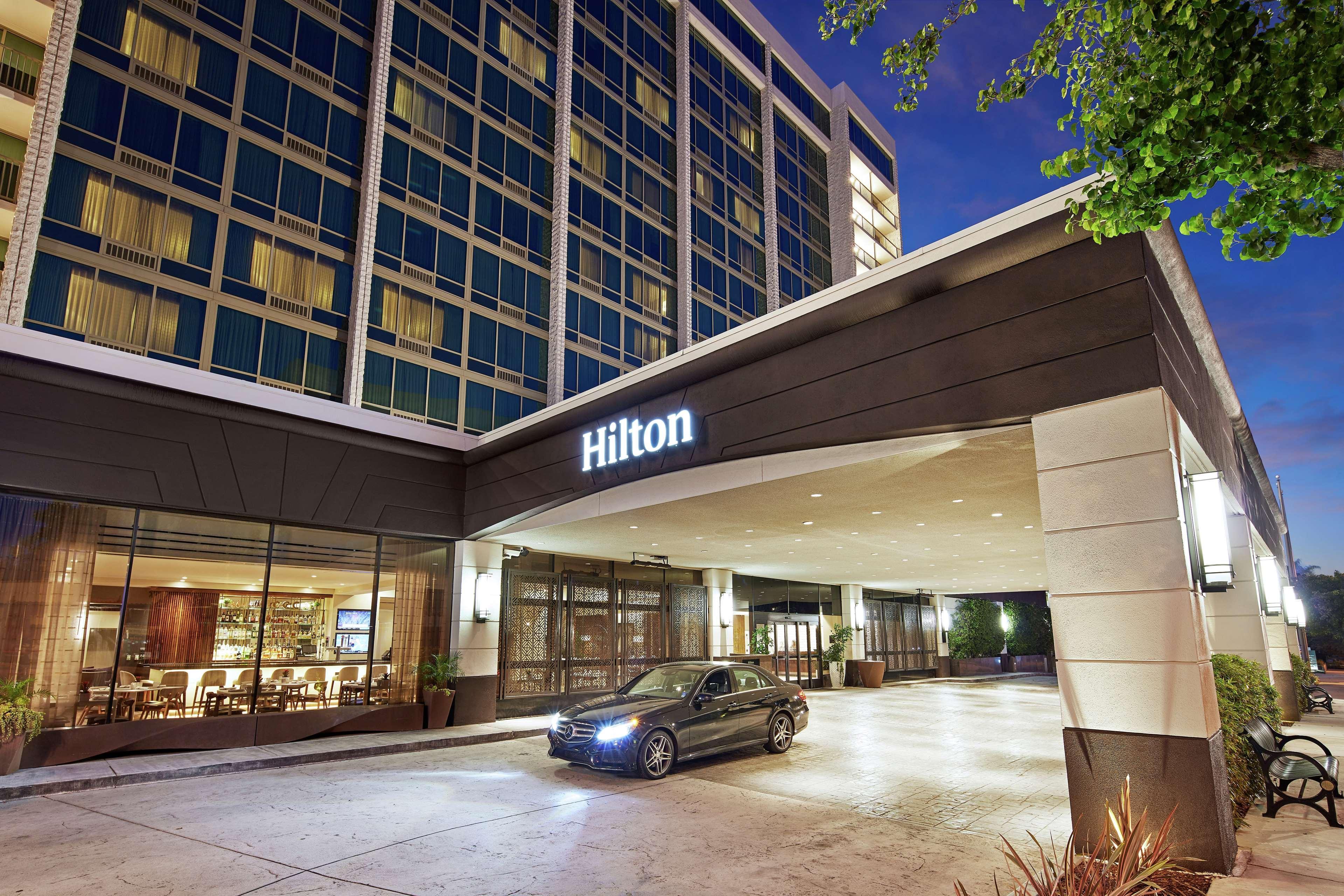 Hilton Pasadena Hotel Exterior photo