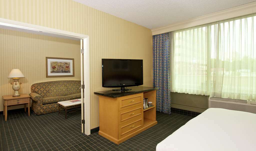 Hilton Pasadena Hotel Room photo