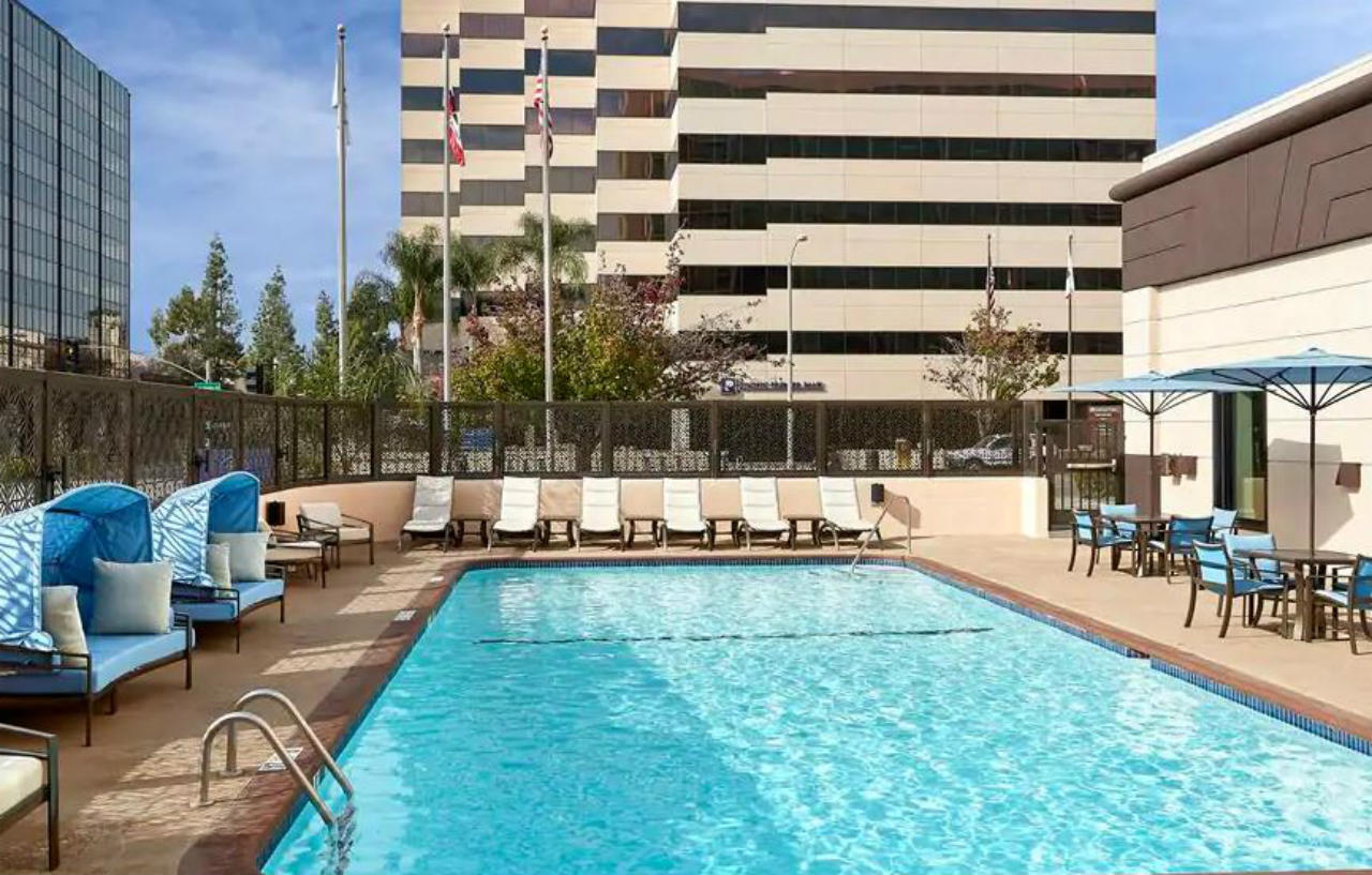 Hilton Pasadena Hotel Exterior photo